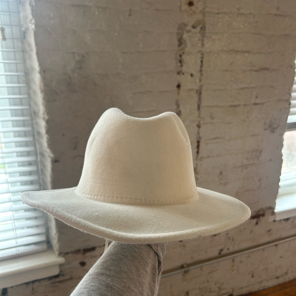 Stylish Cream Wide-Brim Hat